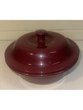 Pampered Chef 6 C 1.5 L Round Stoneware Lidded Casserole Dish Cranberry 1143